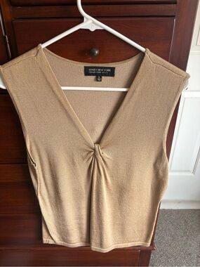 Jones New York Taupe Sleeveless Twist Front Top